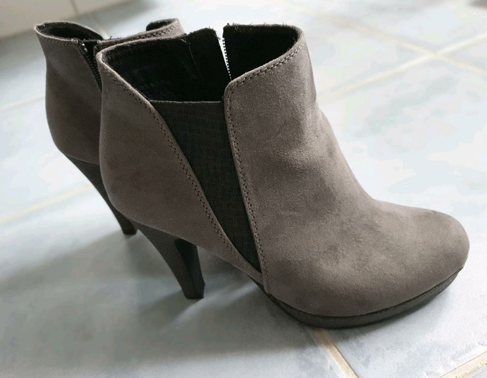 Neuwertig: Stiefeletten Gr. 36 Marco Tozzi High Heels in Ronshausen