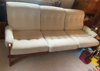 Top! Couch/Sofa + Sessel aus Eichenholz dunkel, Beige gepolstert Baden-Württemberg - Schwieberdingen Vorschau