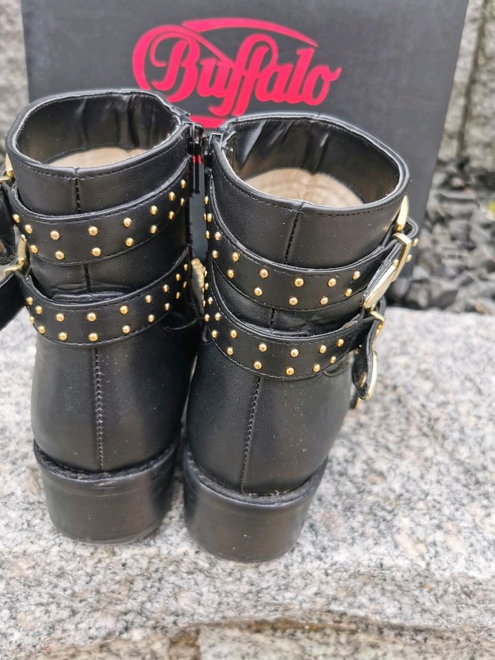 Buffalo Stiefeletten Bikerboots schwarz mit goldenen Nieten Gr.39 in Ebermannstadt