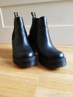 Dr. Martens Hurston / Chelsea Boots / High Heels Sachsen-Anhalt - Halle Vorschau