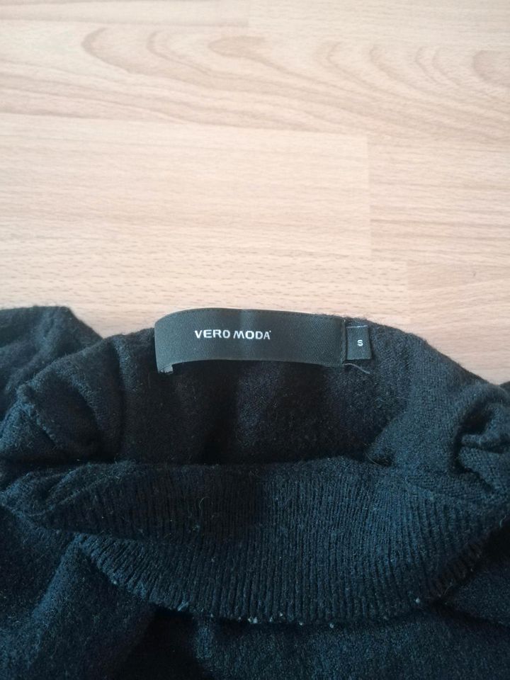 Vero Moda Schwarzer Pullover in Stralsund