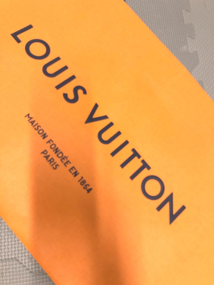 Große Louis Vuitton Tüte in Bocholt