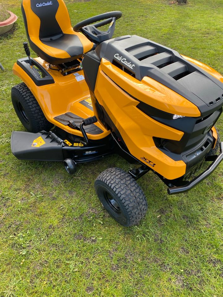 Cub Cadet Xt1 OS 96 Aufsitzmäher Rasentraktor Neu in Alt Duvenstedt