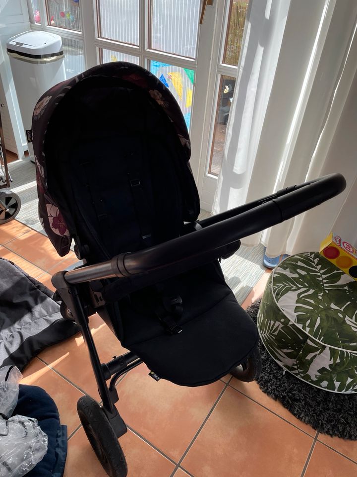 Richtig toller Sport Kinderwagen mit Babywanne von Hauck Saturn in Niedernberg