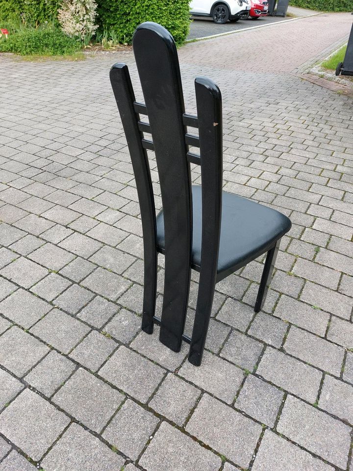 6 Stühle mit fester Lederpolsterung in Möhnesee