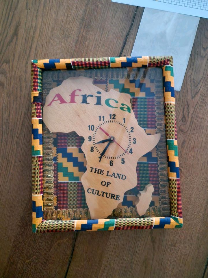 Wanduhr Afrika   Textilspannrahmen in Flensburg
