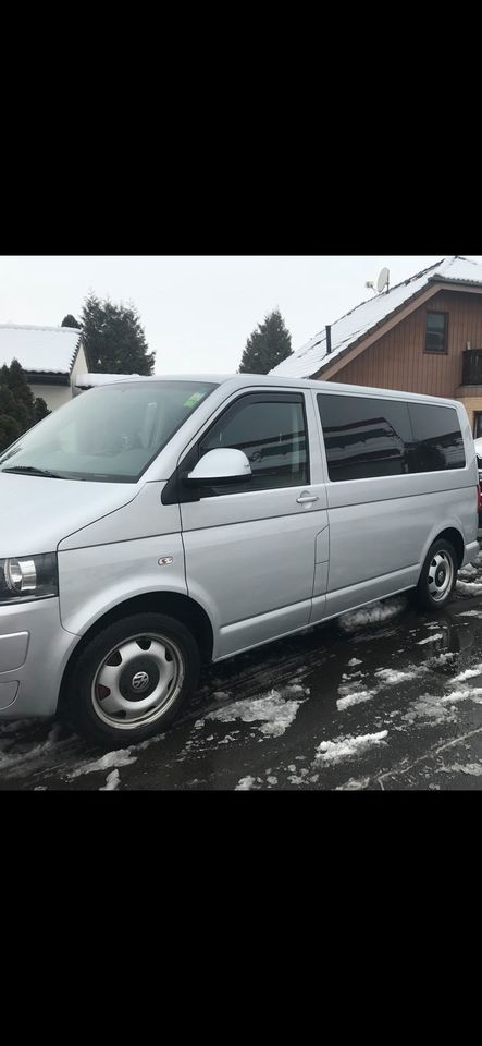 VW T5 Caravelle Comfortline 8 Sitzer in Markranstädt