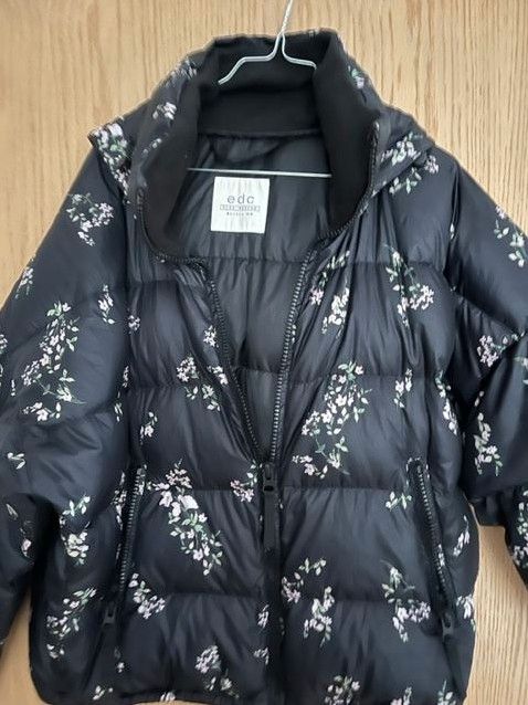 Damen/Mädchen Jacke  (M) mit Blumenmuster von EDC by ESPRIT in München