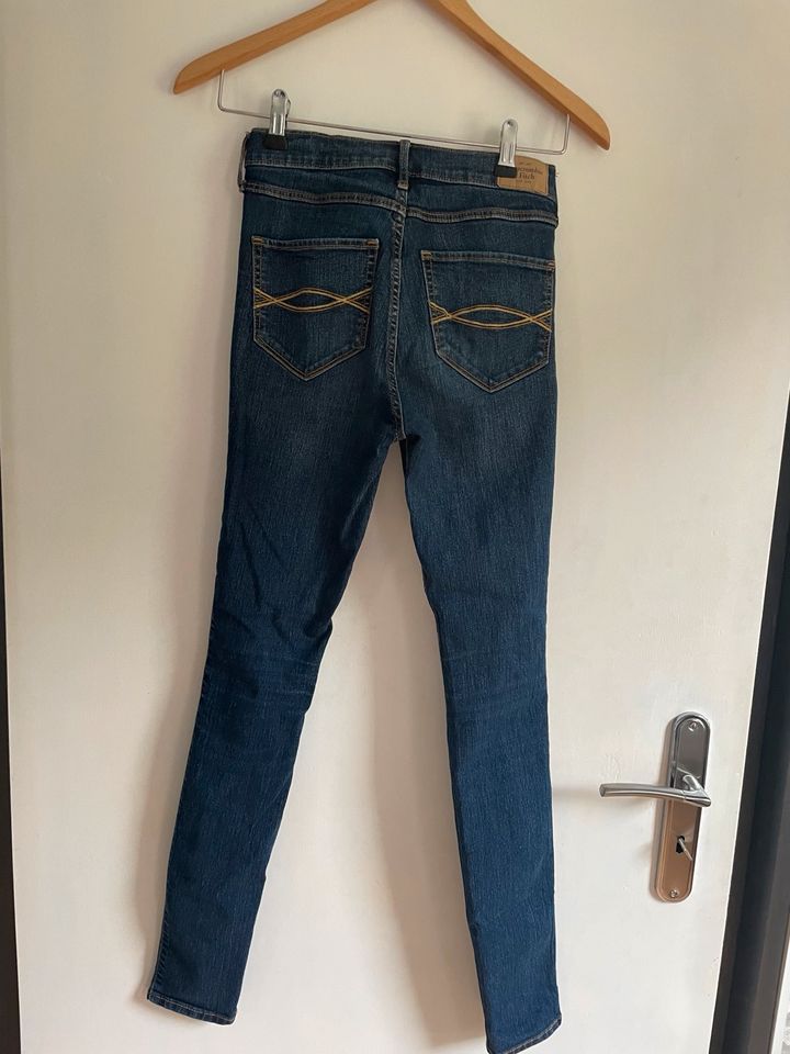 Abercrombie &Fitch Jeans gr.25/31 in Dassel
