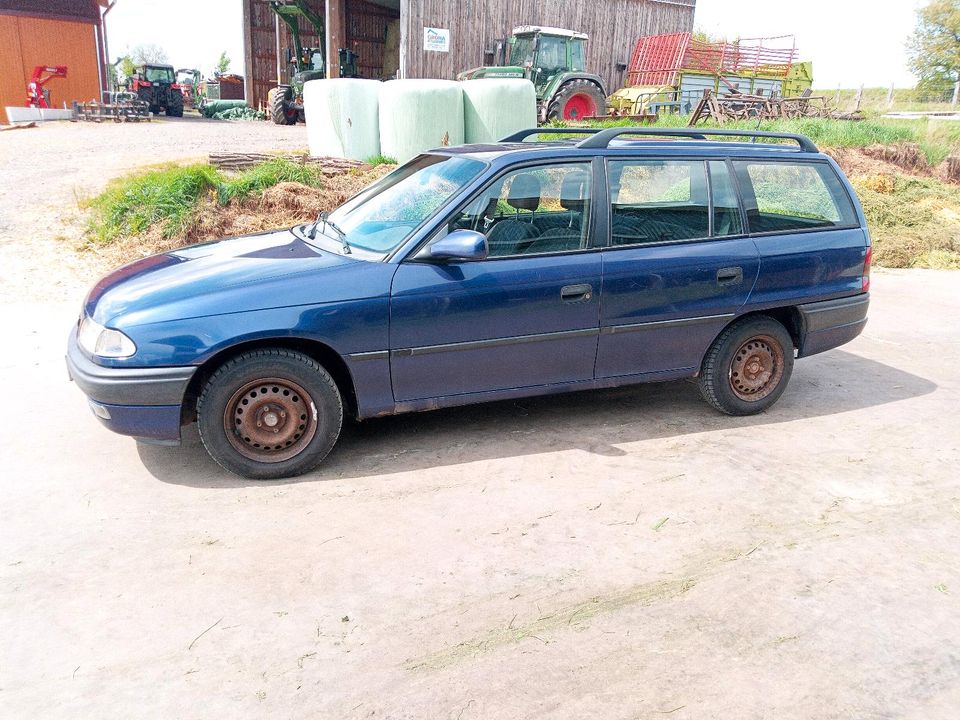 Opel Astra F Kombi in Nidderau