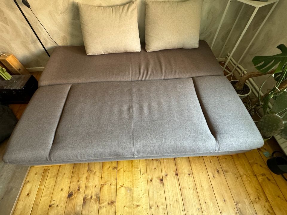 Sofa Grau/ Braun mit Schlaffunktion und Sofakasten in Edemissen