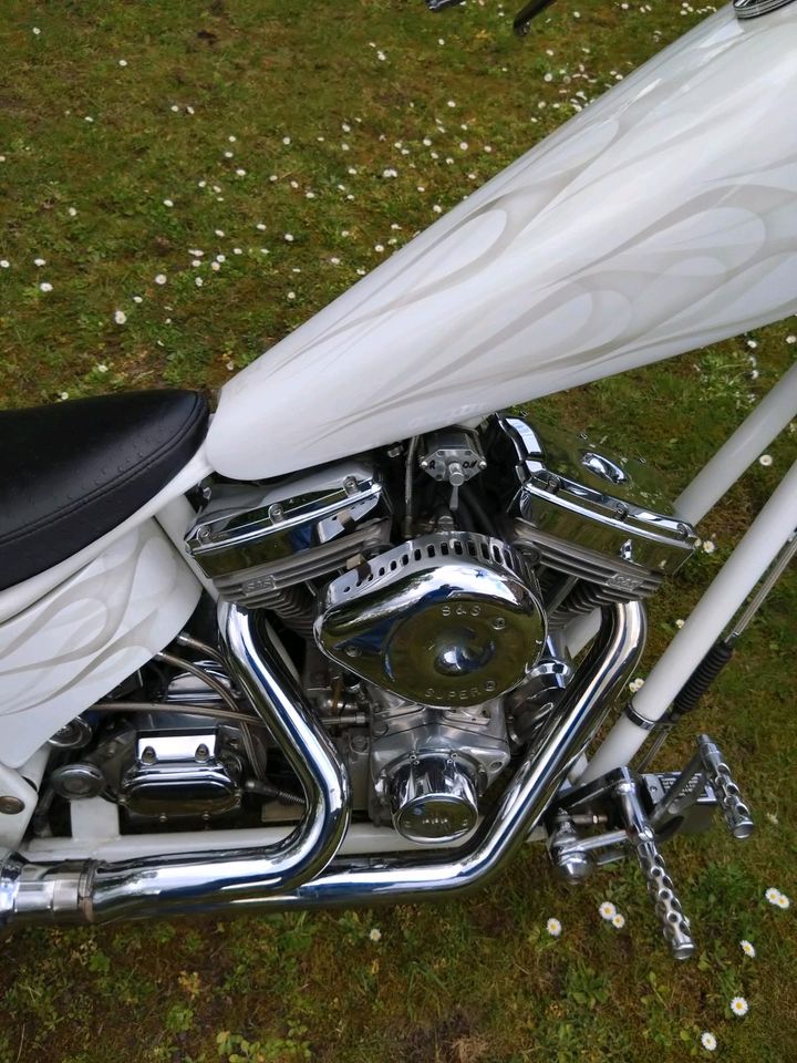 American Ironhorse Perlmutt weiss Texas Chopper Highnecker in Hamburg