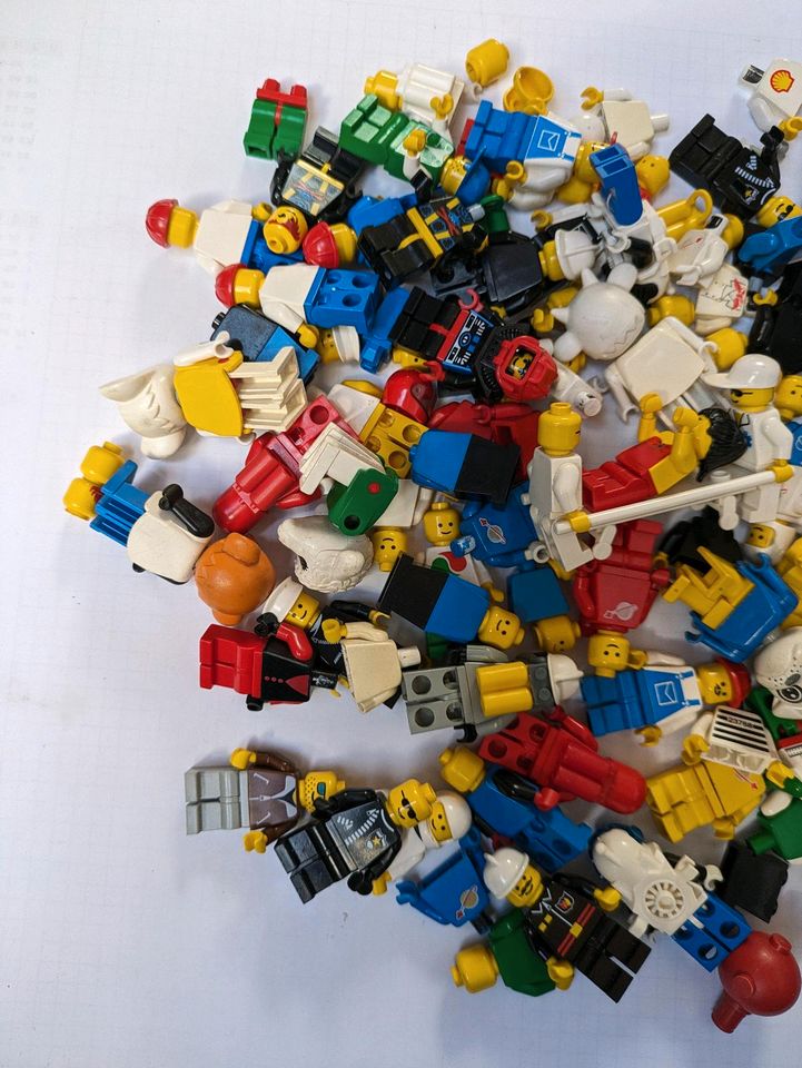 Lego Minifiguren Figuren  Sammlung Konvolut in Ergolding