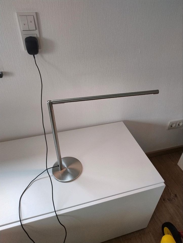 Kleine Stehlampe z.B. für Schreibtisch in Rauschenberg