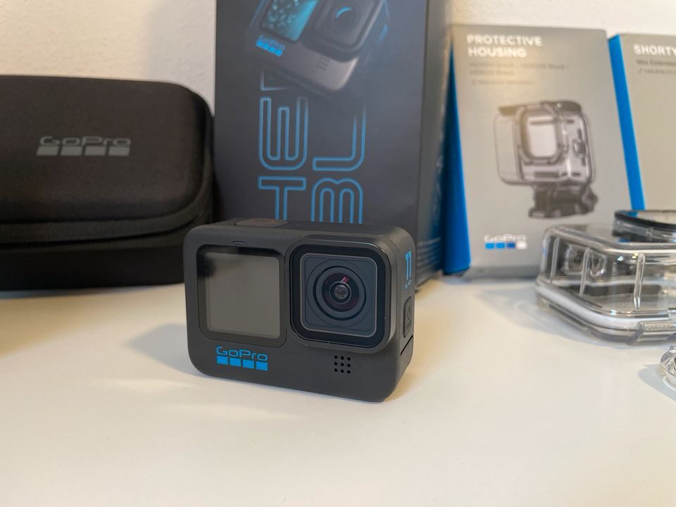 GoPro Hero11 Black, Tauchgehäuse, 4x128GB+ weiteres Zubehör in Rauenberg