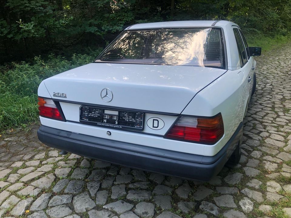 Mercedes Benz 200 W 124 / 2 Hand/ 88.850 km in Goslar