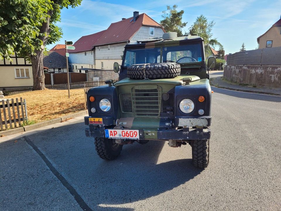 Land Rover Defender 109 H-ZULASSUNG TÜV NEU MILITÄR in Blankenhain