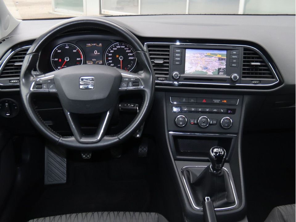 Seat Leon ST 2.0 TDI STYLE/NAVIGATION/LED/SCHECKHEFT in Villingen-Schwenningen