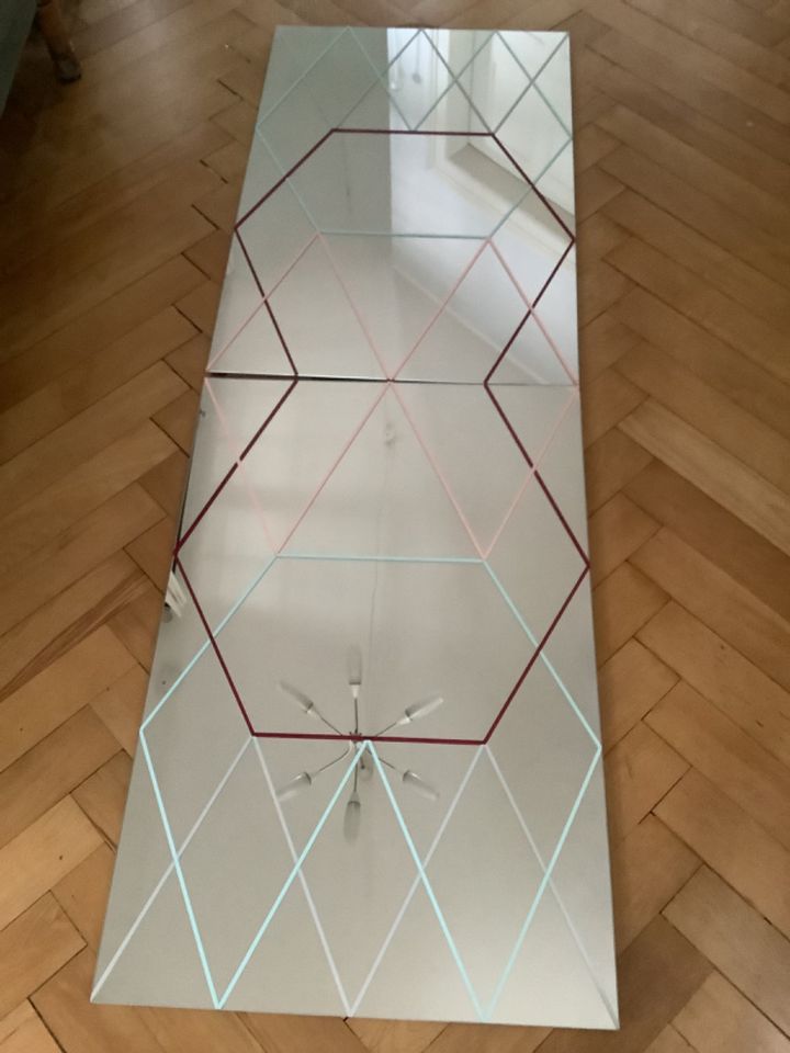 Spiegel mit geometrischem Muster in Freiburg im Breisgau