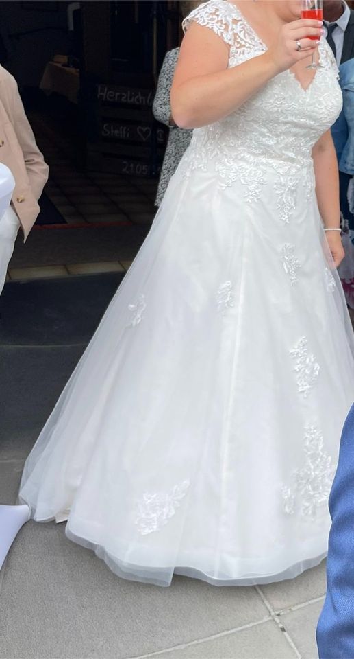 Brautkleid Hochzeitskleid A-Linie Größe 40-44 in Lennestadt