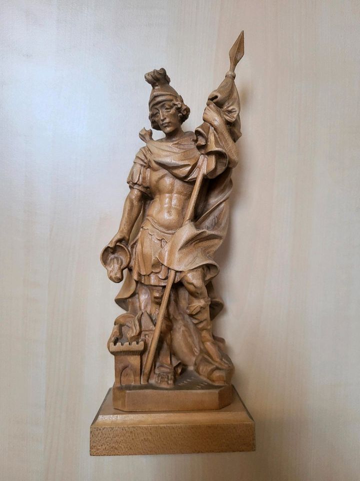 Holzfigur Hl. Florian (Designer Woodcarvings) in Frasdorf