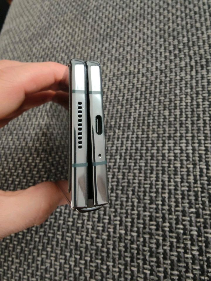 Samsung Fold Z 4 256gb + S-Pen + Extra Zubehör (wie neu) in Dortmund