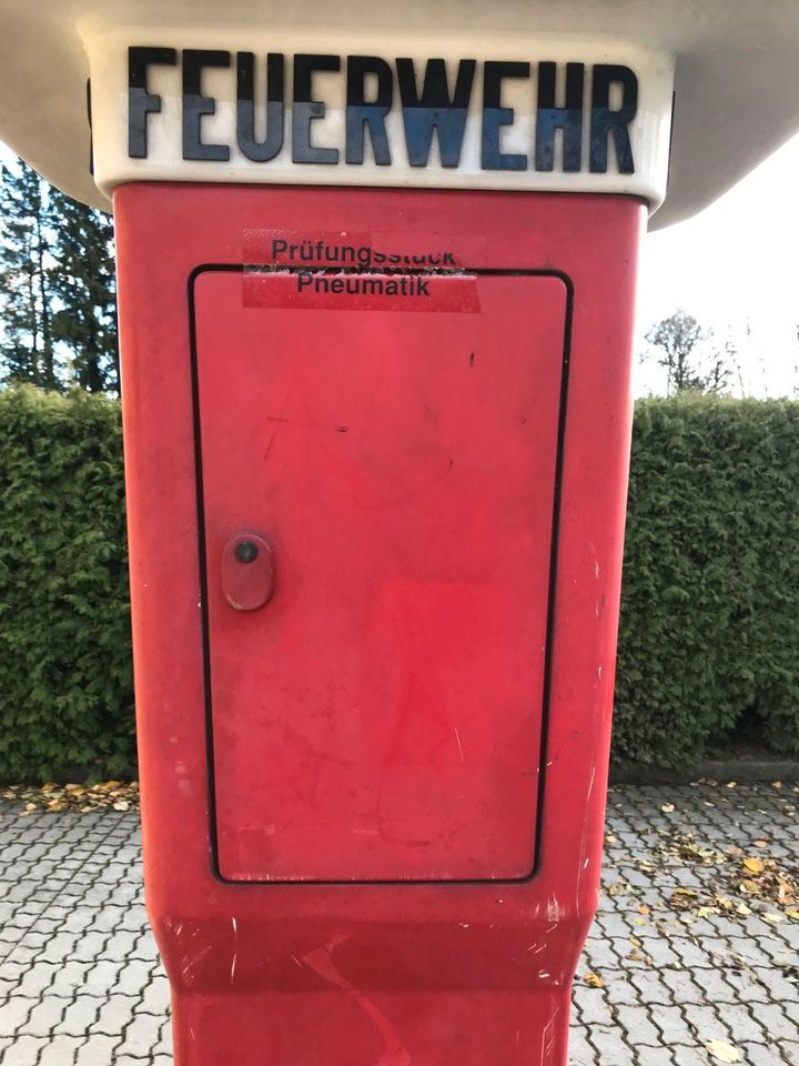 Notrufsäule Feuerwehr eiserne Mann 60 Jahre Oldtimer Deko in Augsburg