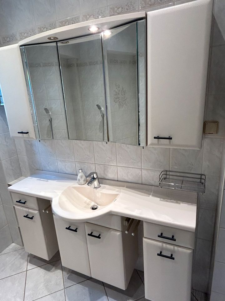Waschtisch Spiegelschrank Badezimmer Waschbecken in Frankfurt (Oder)