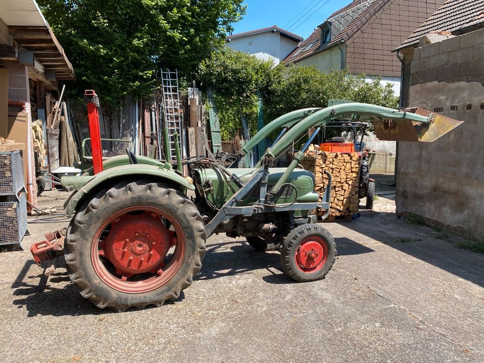 Fendt Farmer 2 mit Frontlader in Freisen