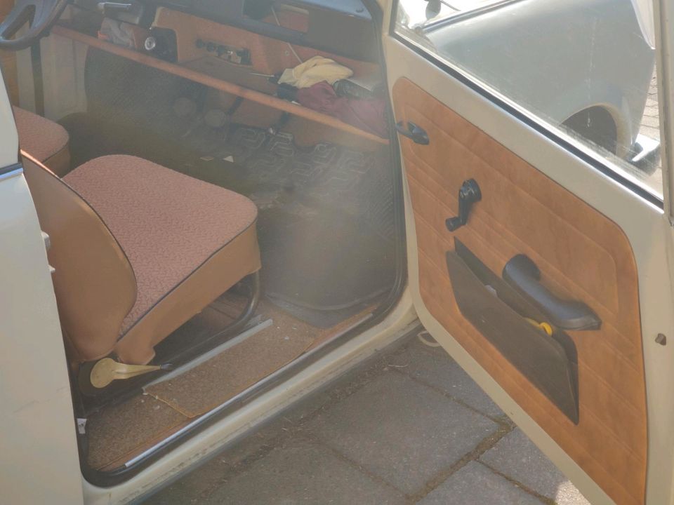Original sehr gut erhaltener Trabant 601 mit Anhänger in Lohmen