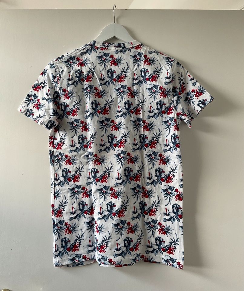 Hollister Herren T-Shirt Blumen Hawaii Gr. S in Trier