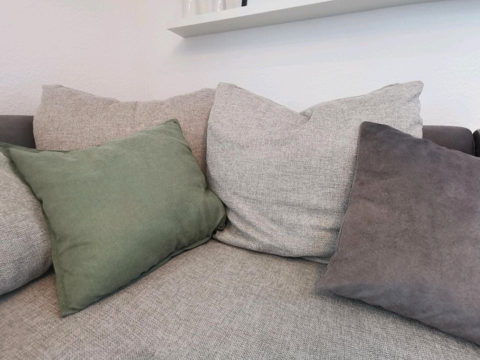 Big Sofa/ Couch/ große Sitzgelegenheit in Reute
