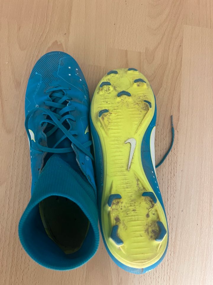 Nike Fußballschuhe, Größe 43 in Höxter