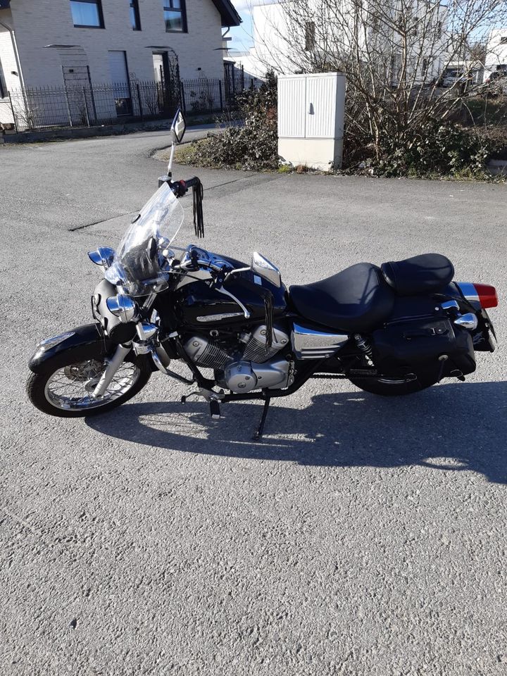 Honda Shadow VT 125 Chopper Motorrad in Paderborn