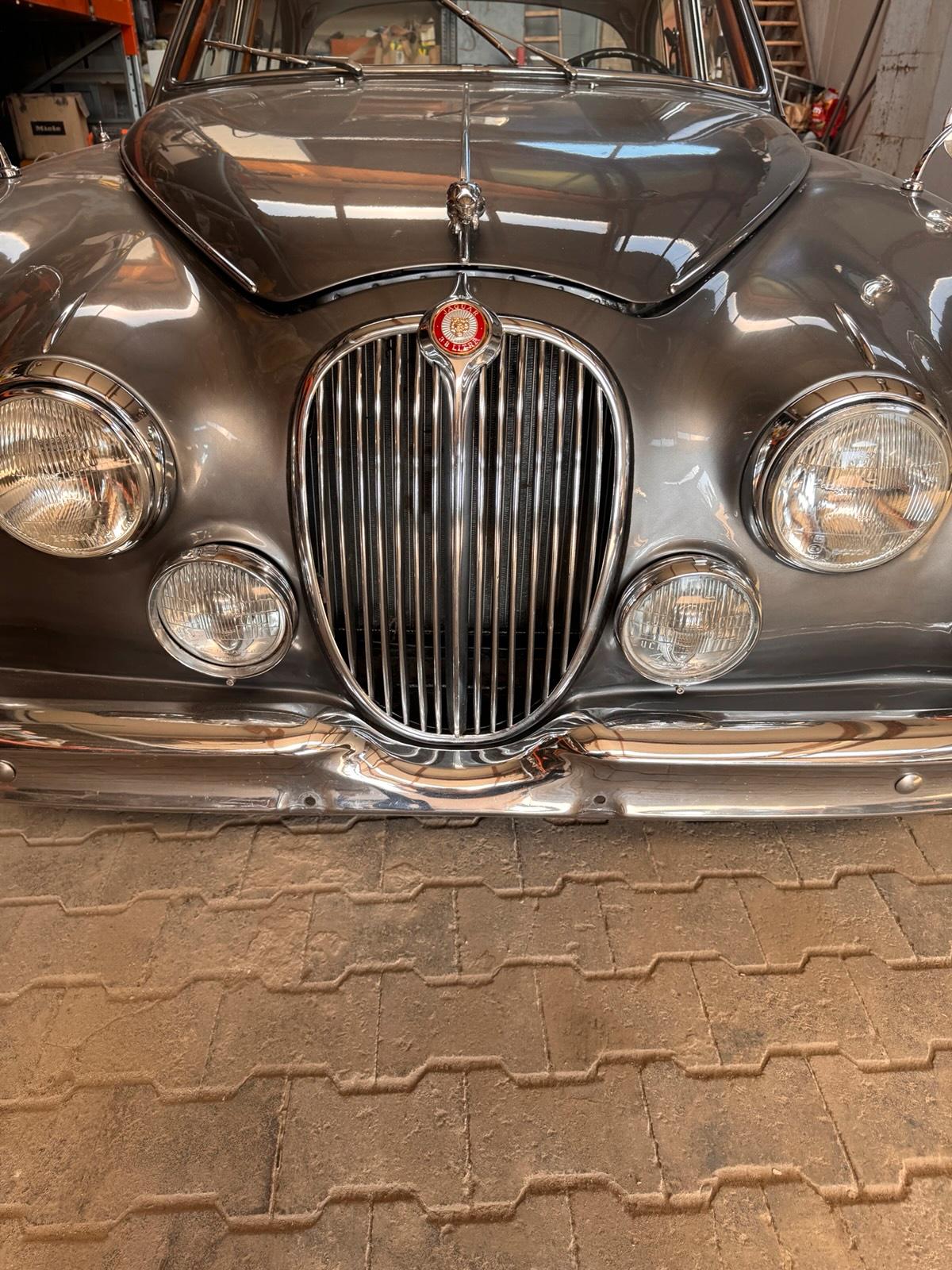Abbildung des Autos Jaguar Mark II Schiebeda…