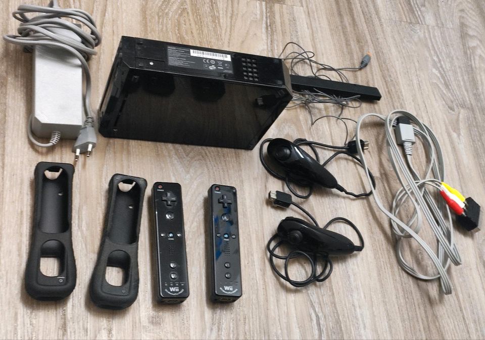 Nintendo Wii Konsole Controller mit Zubehör in Nürnberg (Mittelfr)