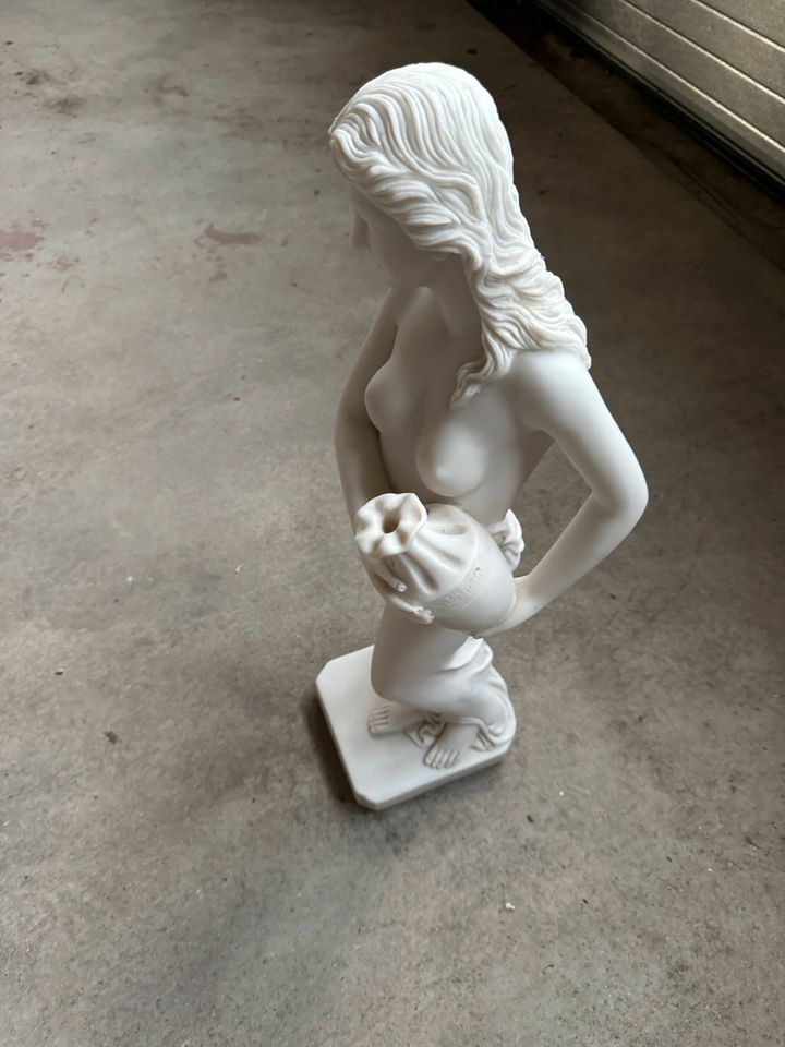 Statue Nackte Frau in Schönkirchen