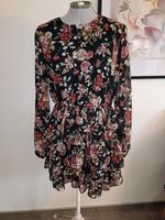 Schönes geblümtes Kleid mit Rückenausschnitt von Nakd Niedersachsen - Emden Vorschau