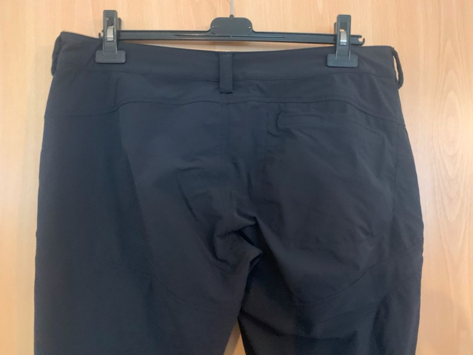 SALOMON - schwarze Wander-/ Outdoor Hose Damen Gr. 44 in Beselich