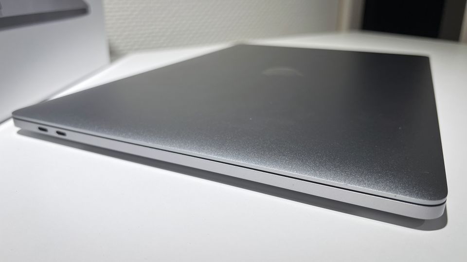 MacBook Pro 2017 15,4*, 3.1 GHz i7, 16GB RAM, 512GB in Hockenheim