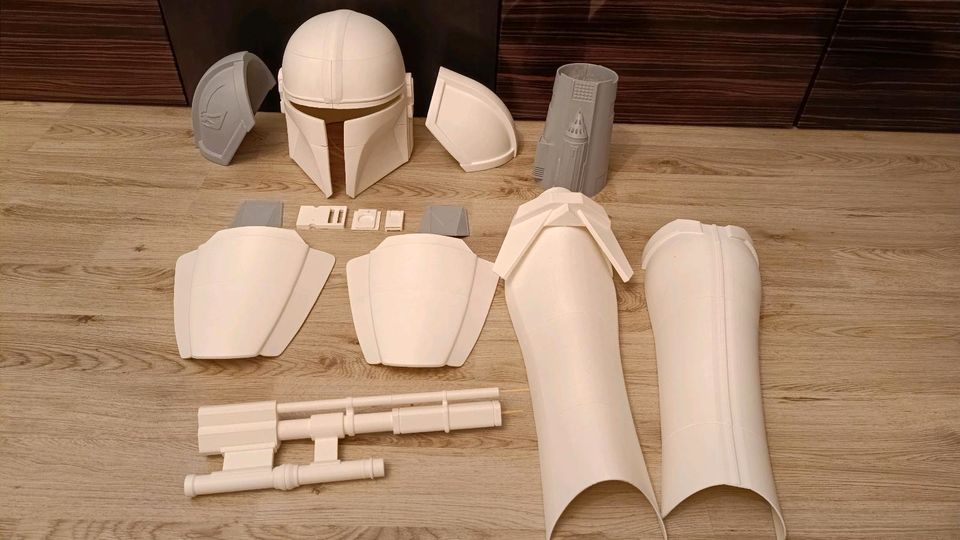 Mandalorian Armor set Cosplay inkl rifle + blaster in Schleswig