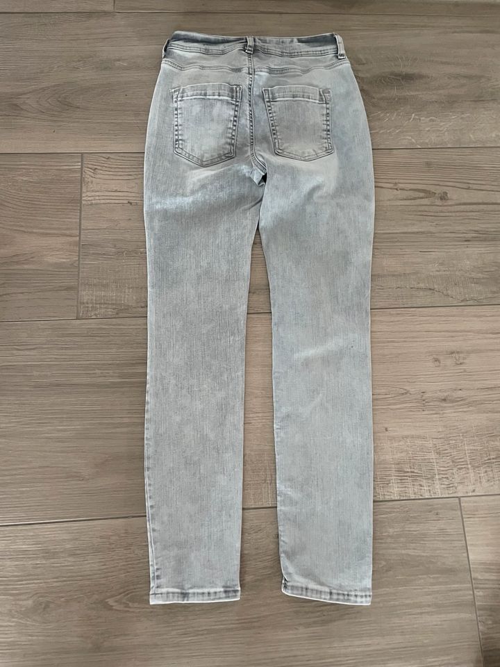 Street One Jeans Style York Gr. 25/28 light grey in Wangelnstedt