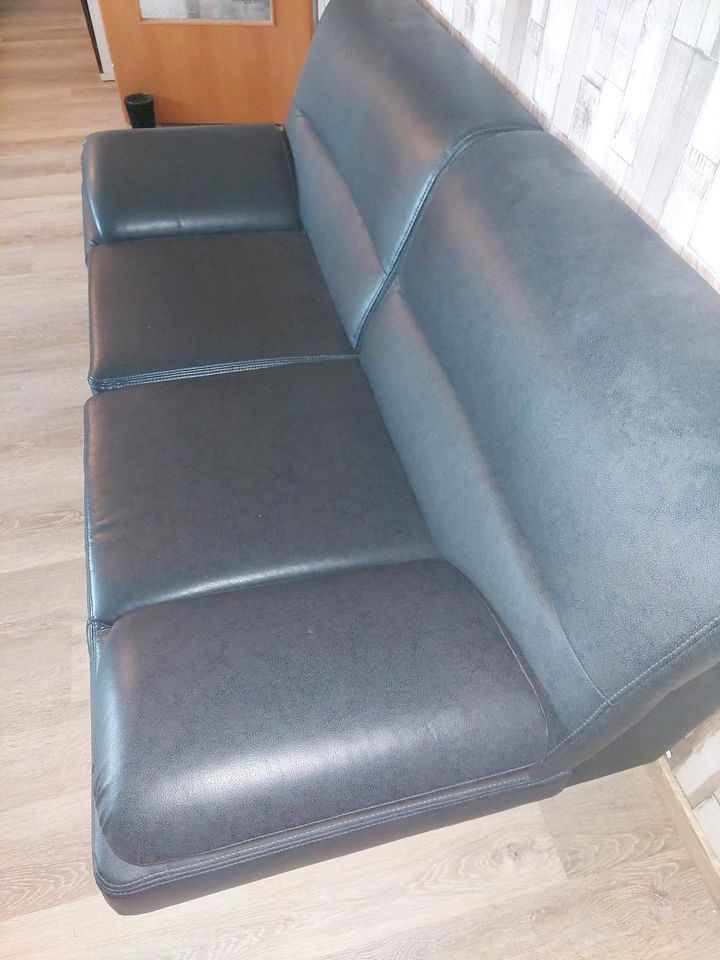 Schwarzes 2er Sofa in Extertal