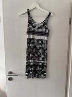 Kleid Stoff S schwarz/weiß/grau Nordrhein-Westfalen - Hamm Vorschau
