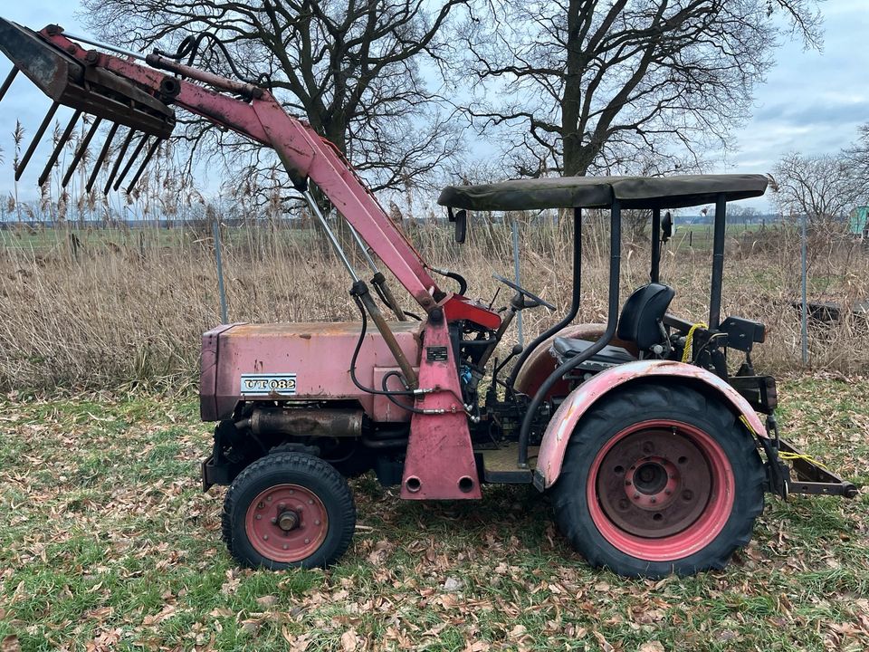 IFA UT082 Traktor mit Hubarm einer von nur 1000Stk in Herzberg/Elster