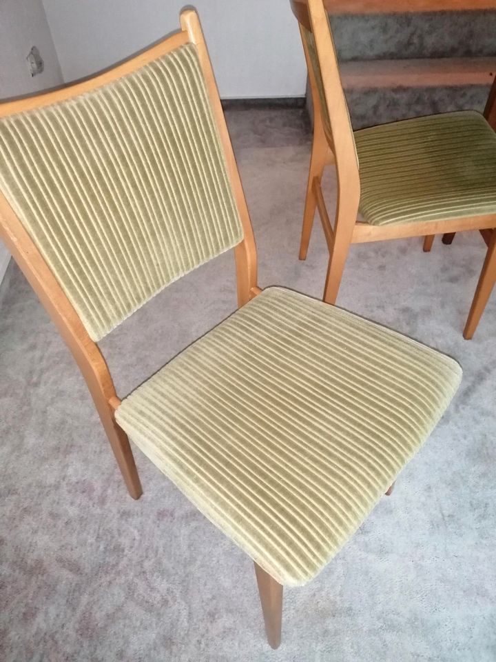 Tisch und  4 Stühle in Haiger