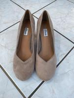 Pumps, Clarks, beige, Nubukleder Nordrhein-Westfalen - Warendorf Vorschau