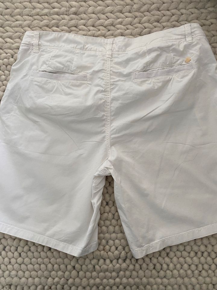 Esprit Shorts weiß Esprit Bermudas Esprit kurze Hose weiß 38 in Frankfurt am Main