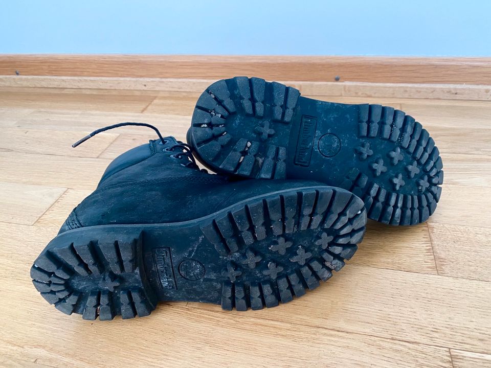 Schwarz graue wasserfeste Timberland Boots Stiefel in Berlin