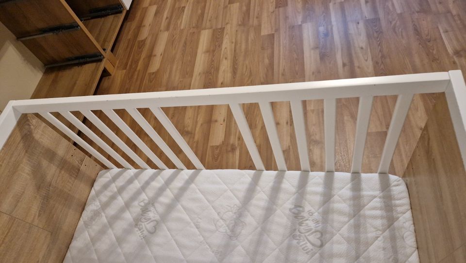 Wellemöbel Babybett Benno 144,2 x 74,5 mit Matratze 140x70 Bett 1 in Wermelskirchen